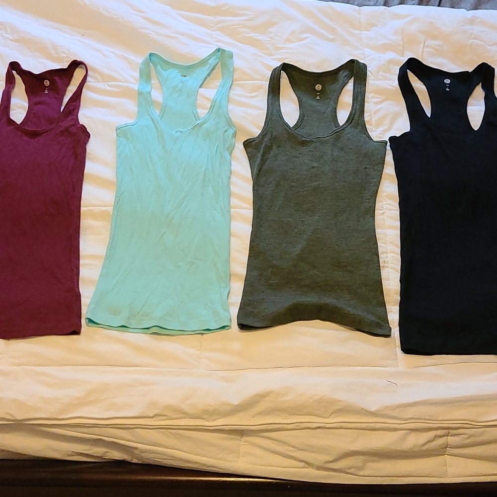Set of 4 SO tanks Burgundy, baby blue, army green and black Xsmall and 1 small